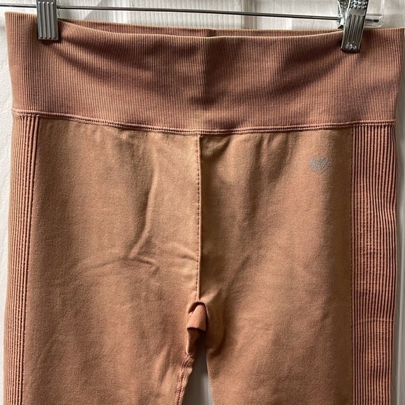 FOREVER 21 SPORTS ACTIVE SET - Picture 4 of 5